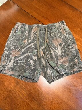Abercrombie & Fitch Men’s 6” Court Short | Size: Med | Olive Green Camo Cotton